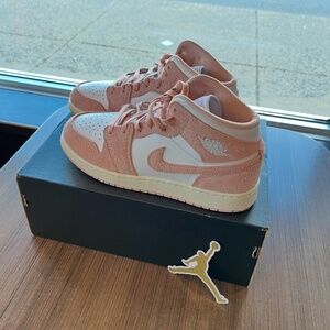 AIR JORDAN Mid pink